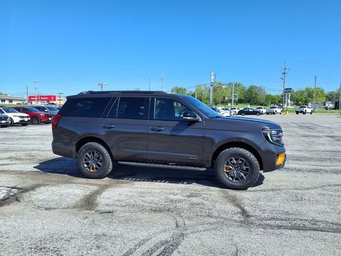Used 2025 Ford Expedition Tremor AWD/4WD image 12