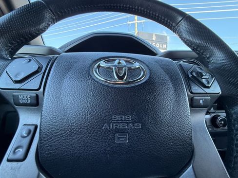 Used 2017 Toyota Tacoma TRD Off-Road image 20