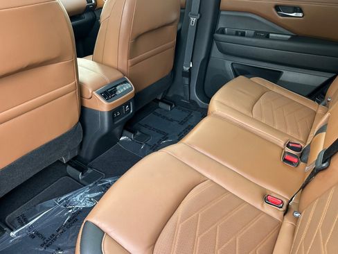 Used 2022 Nissan Pathfinder Platinum w/ Cargo Package image 11