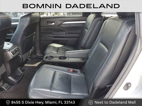 Used 2017 Toyota Highlander SE image 11