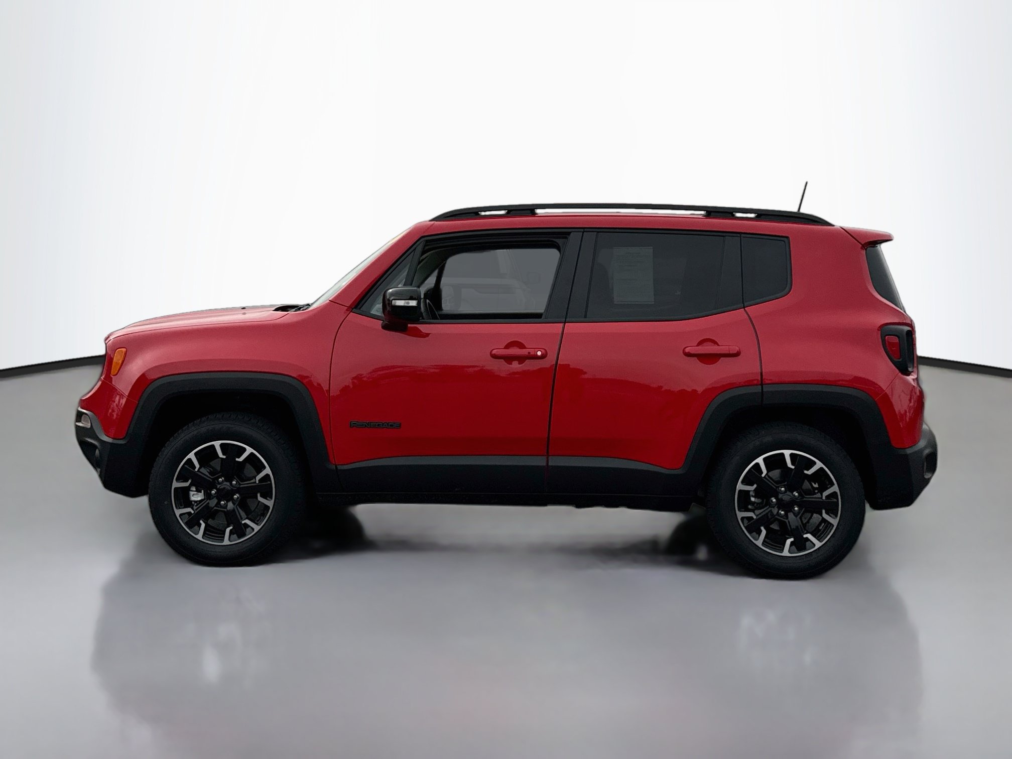Used 2023 Jeep Renegade Latitude AWD/4WD image 4