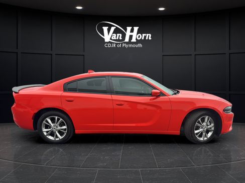 Certified 2022 Dodge Charger SXT w/ Cold Weather Package AWD/4WD image 8