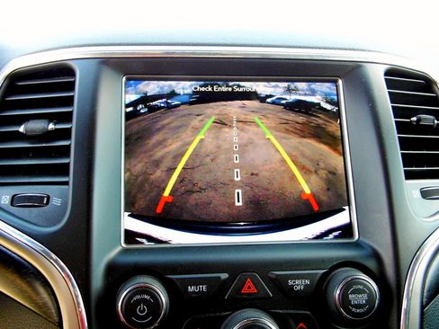 Used 2018 Jeep Grand Cherokee Altitude image 16