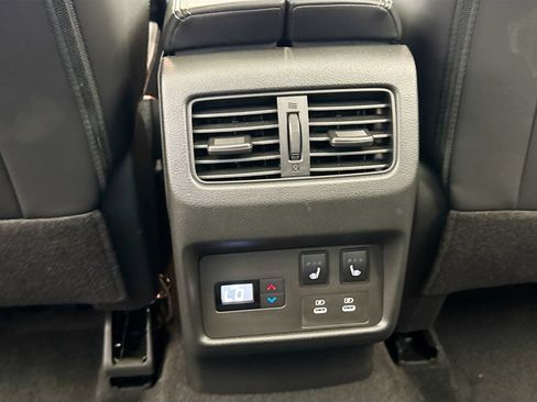 Used 2025 Nissan Rogue Platinum w/ Platinum Premium Package FWD image 32