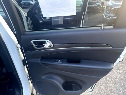 Used 2018 Jeep Grand Cherokee Limited image 18