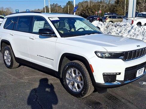 Used 2022 Jeep Grand Cherokee L Limited w/ Luxury Tech Group II image 2