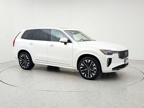 Used 2025 Volvo XC90 B6 Plus AWD/4WD image 3