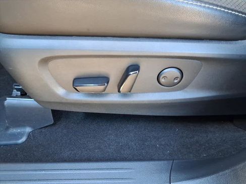 Certified 2024 Nissan Pathfinder SL w/ Black Appearance Package image 16