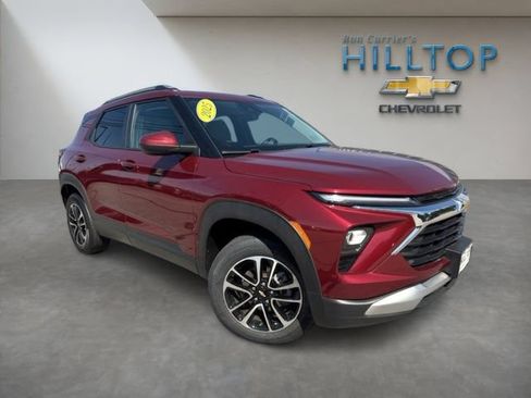 Used 2025 Chevrolet TrailBlazer LT AWD/4WD image 1