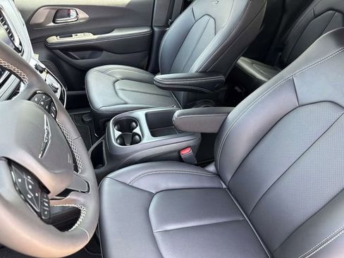 New 2026 Chrysler Pacifica Select w/ S Appearance Package FWD image 21