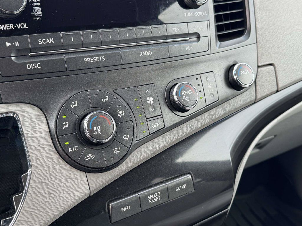 Used 2012 Toyota Sienna LE FWD image 26