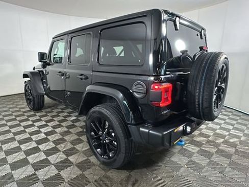 Used 2024 Jeep Wrangler Unlimited Sahara AWD/4WD image 5