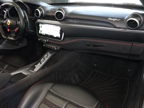 Used 2019 Ferrari Portofino RWD image 10