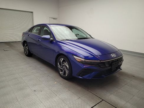 Used 2025 Hyundai Elantra SEL FWD image 13
