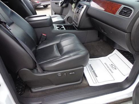 Used 2011 GMC Sierra 3500 SLT w/ SLT Convenience Package image 11