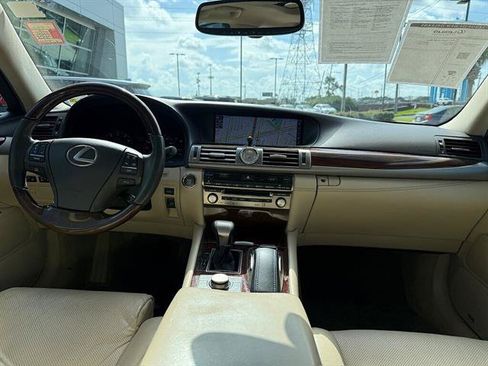 Used 2017 Lexus LS 460 w/ Comfort Package RWD image 10