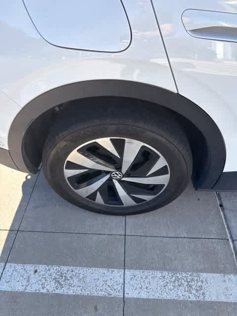 Used 2023 Volkswagen ID.4 Pro AWD/4WD image 5