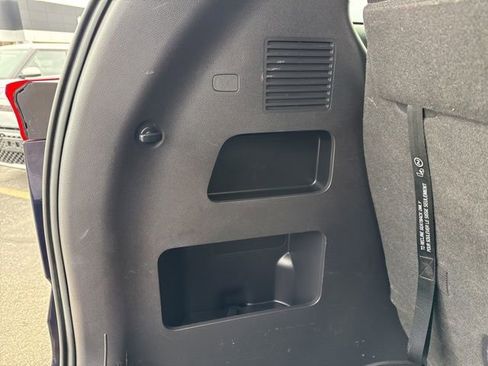 Used 2024 Kia Carnival LX image 39