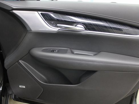 Used 2023 Cadillac XT6 Premium Luxury image 31