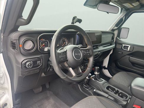 Certified 2024 Jeep Gladiator Mojave image 25