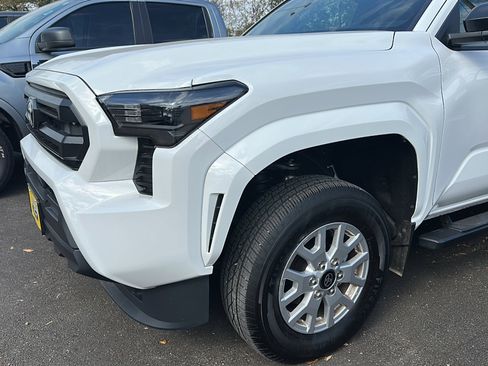 Used 2024 Toyota Tacoma SR image 4