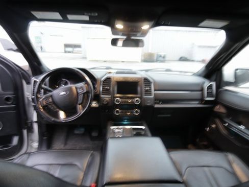 Used 2021 Ford Expedition Limited image 9