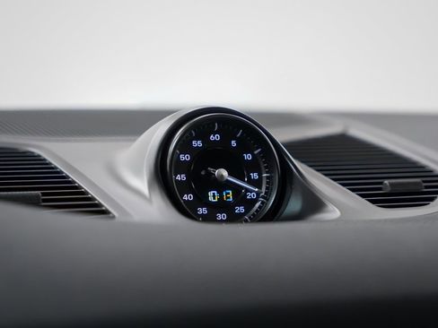 Certified 2025 Porsche Cayenne Coupe image 29