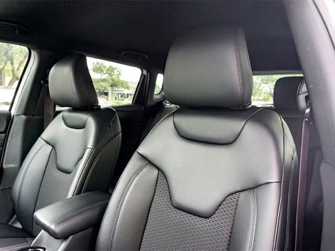 New 2026 Jeep Compass Latitude image 9