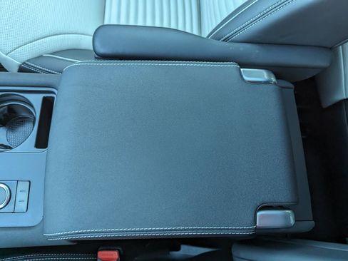 Used 2024 Land Rover Discovery Dynamic SE image 20