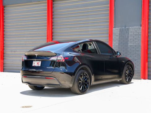 Used 2023 Tesla Model Y AWD image 7
