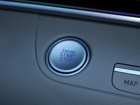 Used 2024 Hyundai Elantra Limited FWD image 18