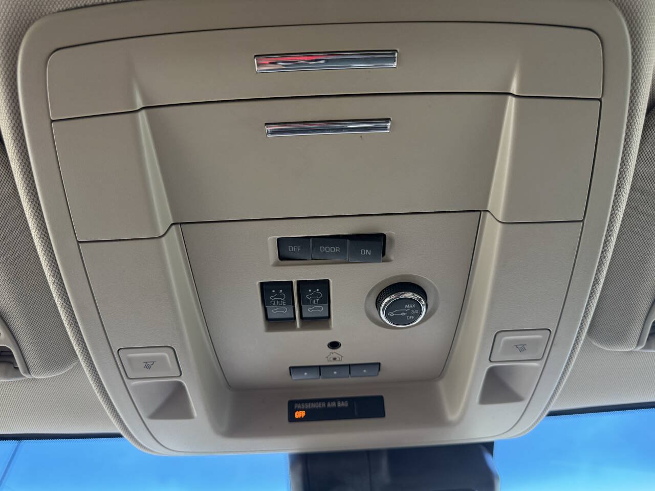 Used 2018 Chevrolet Suburban Premier AWD/4WD image 31