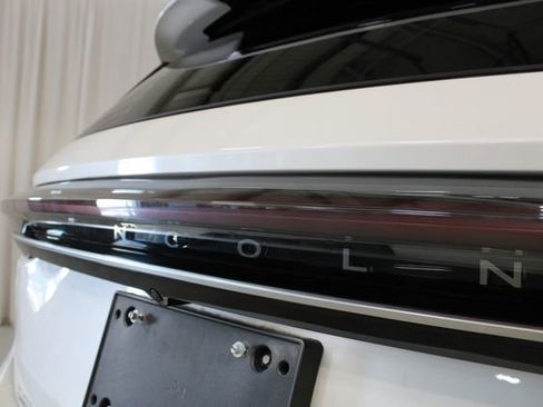 Used 2024 Lincoln Nautilus Premier AWD/4WD image 31