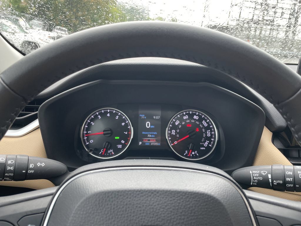 Certified 2022 Toyota RAV4 XLE Premium AWD/4WD image 17
