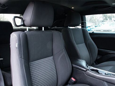 Used 2018 Dodge Challenger SXT image 27