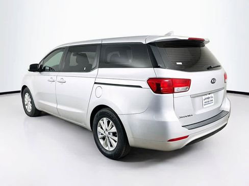 Used 2018 Kia Sedona L FWD image 4