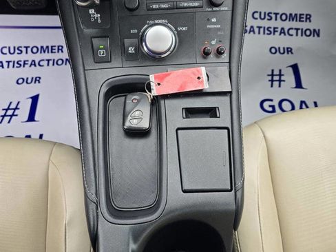 Used 2012 Lexus CT 200h Premium image 17