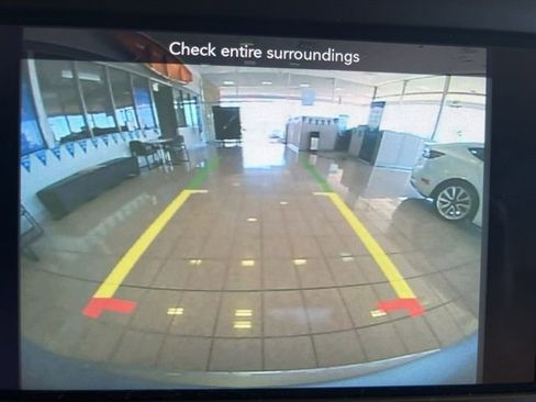 Used 2021 Chrysler Voyager LX image 27