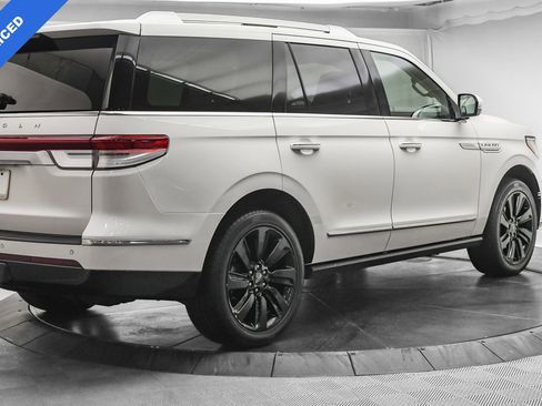 Used 2022 Lincoln Navigator Reserve image 11