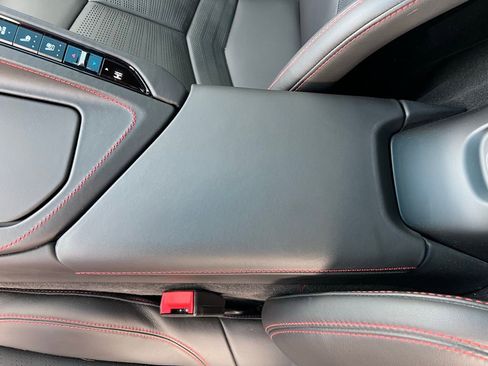 Used 2023 Chevrolet Corvette Stingray Premium Cpe w/ Body-Color Dual Roof Package image 31