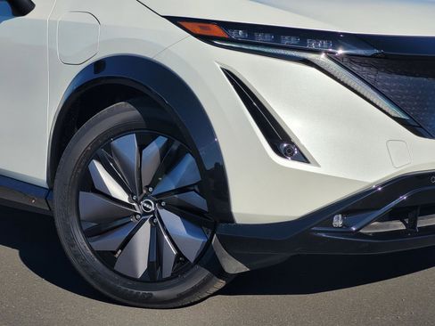 Certified 2024 Nissan Ariya FWD image 3