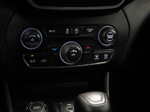 Certified 2021 Jeep Cherokee Latitude Lux AWD/4WD image 28