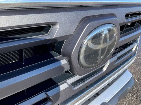 Used 2018 Toyota Tacoma SR5 image 25