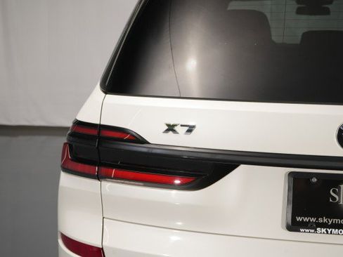 Used 2025 BMW X7 M60i image 21