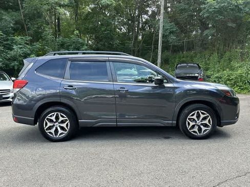 Used 2019 Subaru Forester Premium AWD/4WD image 3