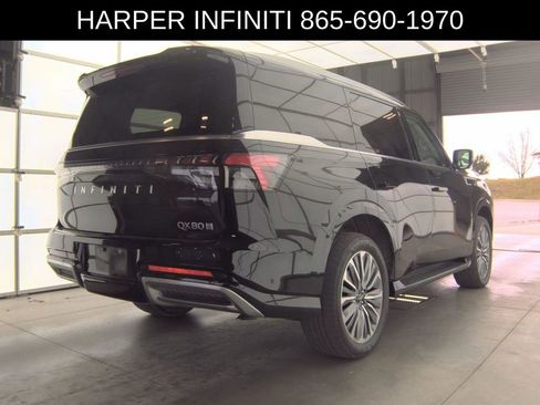 Used 2025 INFINITI QX80 Sensory image 3