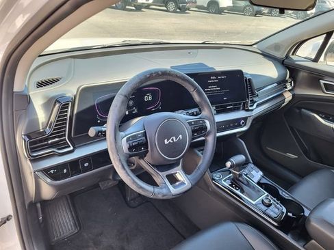 Used 2025 Kia Sportage EX FWD image 9