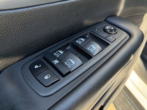 Used 2020 Chrysler Pacifica Touring-L Plus image 11