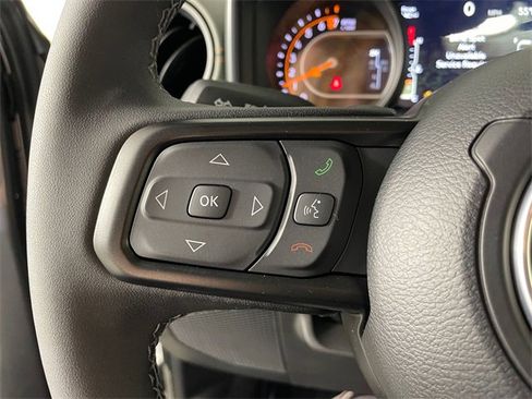 Certified 2025 Jeep Gladiator Mojave image 11