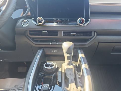 Used 2024 Chevrolet Colorado Trail Boss w/ Advanced Trailering Package AWD/4WD image 12